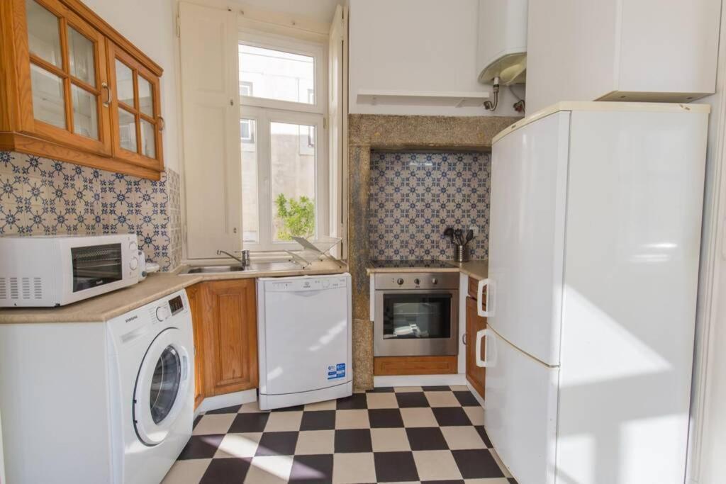 135 B - Alfama Renovated Charming Historic Flat Near Baixa * Lissabon