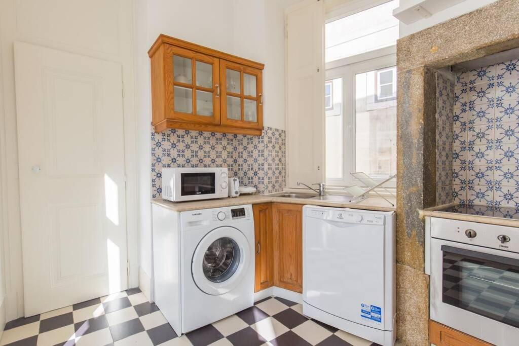 135 B - Alfama Renovated Charming Historic Flat Near Baixa *