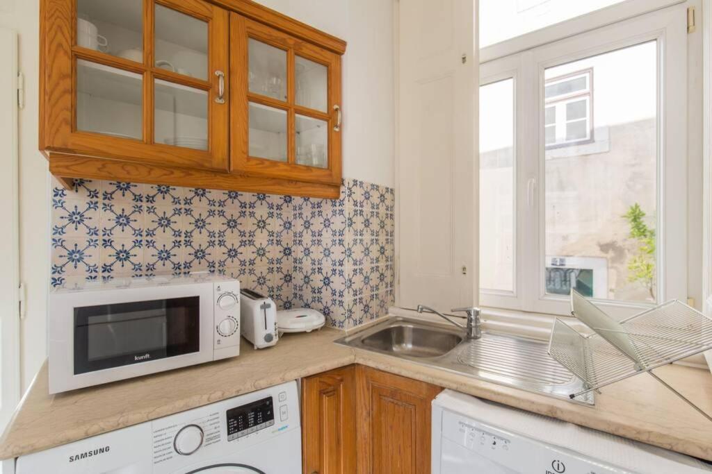 135 B - Alfama Renovated Charming Historic Flat Near Baixa