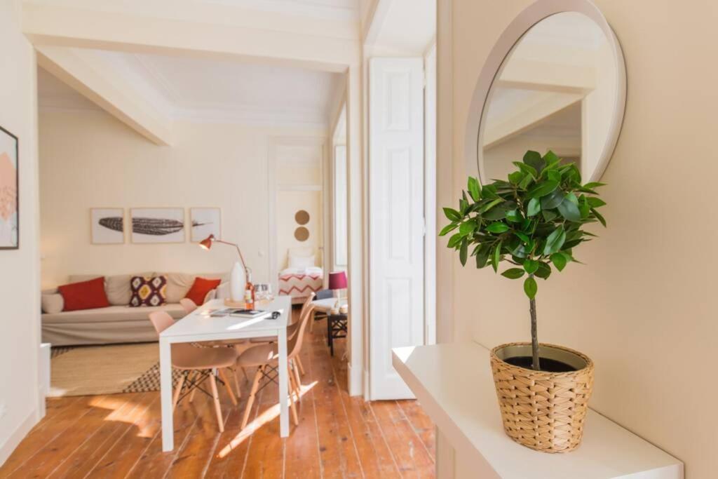 Apartment 135 B - Alfama Renovated Charming Historic Flat Near Baixa *