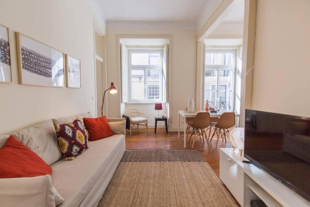 135 B - Alfama Renovated Charming Historic Flat Near Baixa Lissabon