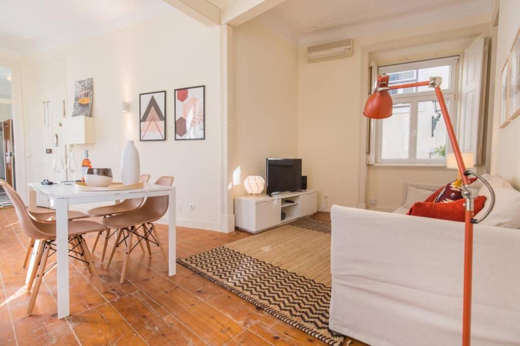 135 B - Alfama Renovated Charming Historic Flat Near Baixa Lissabon